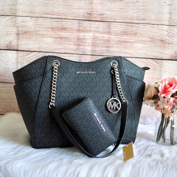 Michael Kors Handbags - 🎗Michael Kors Large Chain Shoulder Set